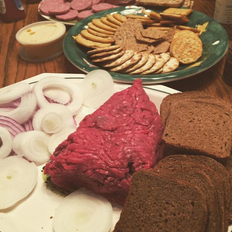 In Wisconsin, Christmas Calls for Raw Meat on Rye