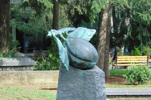 Spomenik Šljivi in Blace, Serbia
