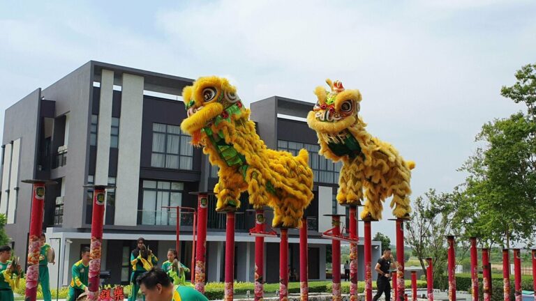 Malaysia Has Turned Lion Dancing Into a Gravity-Defying Extreme Sport